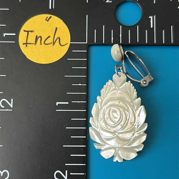 🖤Handcarved Rose 🌹 design MOP dangle clip on earrings - Picture 9 of 10